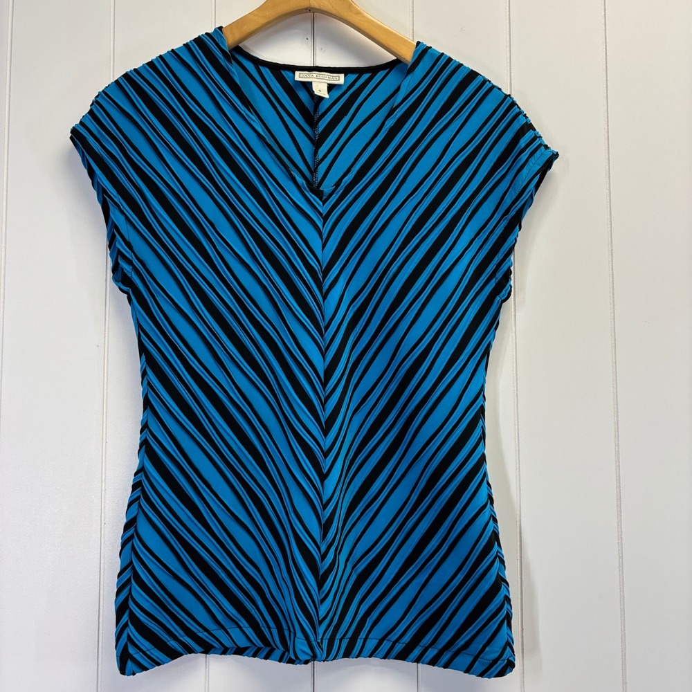 Dana Buchman Y2K Old Money Striped V-Neck Top Size S Chevron Office Textured